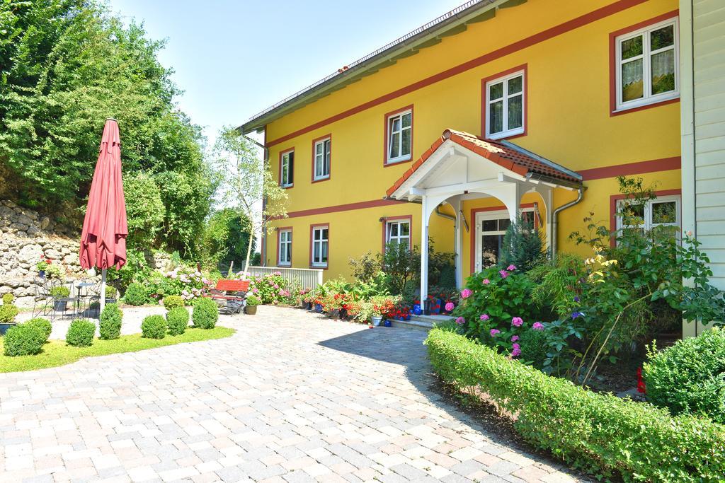 Hotel Auf Wolke 8 Trostberg an der Alz Exterior foto